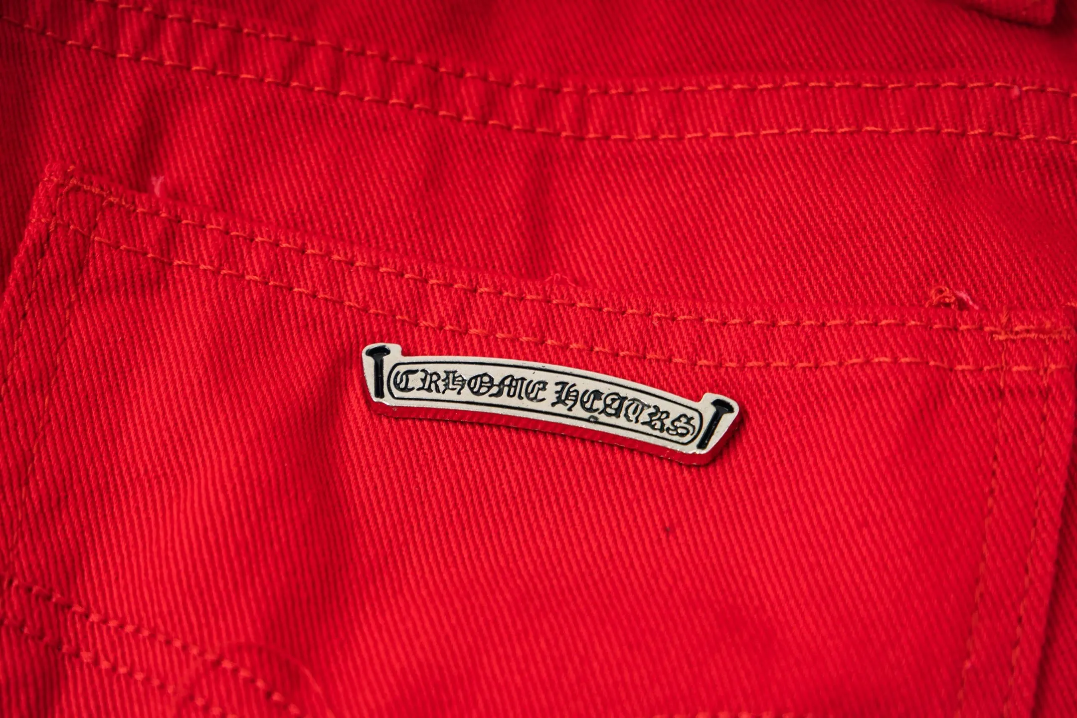 P270 💰 (Top version) CHROME HEARTS 25ss dopamine Chinese red cross leather washed jeans - Full of exploring the ultimate in fashion, Chrome Hearts' new Chrome Hearts pants not only present a unique style, the fresh ice blue color looks particularly youthful and energetic. The mid-high waist design is paired with a lazy and casual style, which not only shows long legs but also maintains a casual feel. It is a must-have fashion choice for trendy men and trendy women. Color: Dopamine Red Size: 28-30-32-34 (corresponds to S-M-L-XL)